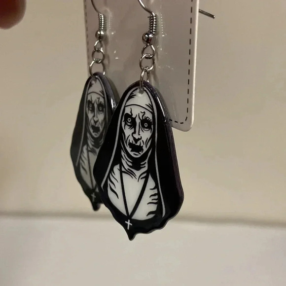 The Nun Spooky Acrylic Halloween Earrings - Picture 2 of 3